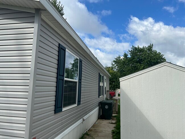Building Photo - 21 Cardinal Hill Dr