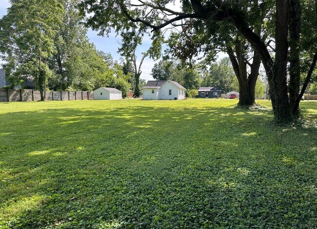 Building Photo - Charming Prospect Cottage with Spacious Yard