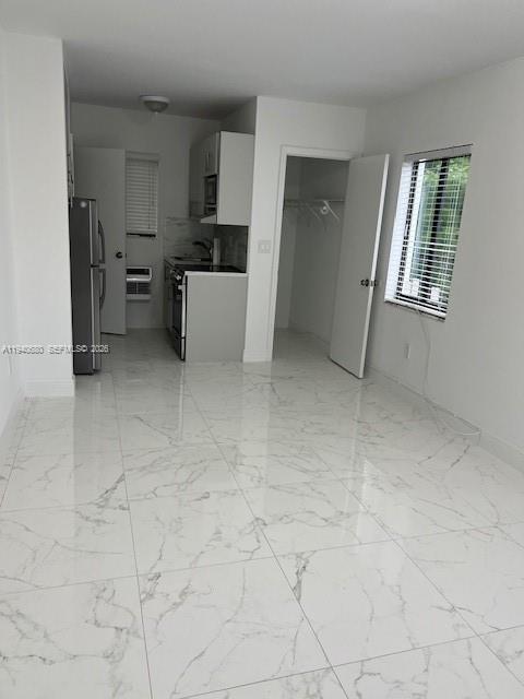 Building Photo - 625 SW 5th Ave