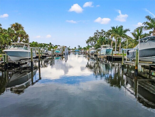 Building Photo - 4000 14th Way NE