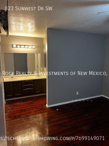 Building Photo - 823 Sunwest Dr SW