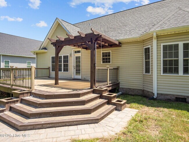 Building Photo - 541 Park Meadows Dr