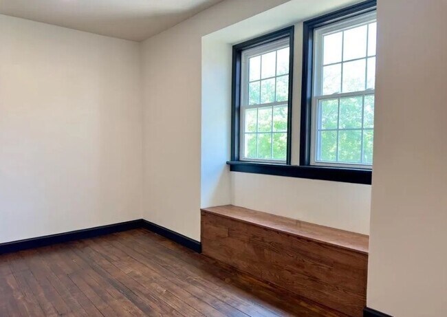 Building Photo - 709 N Duke St