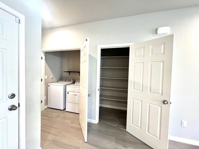 Building Photo - Charming 3 bedroom, 2 Bath Home