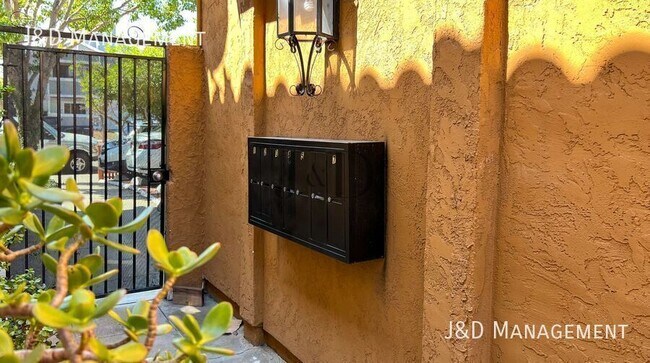 Building Photo - 4077 Utah St