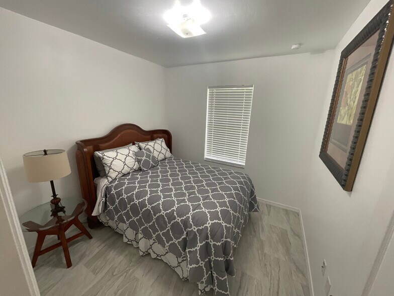Building Photo - 929 Bolivia Dr