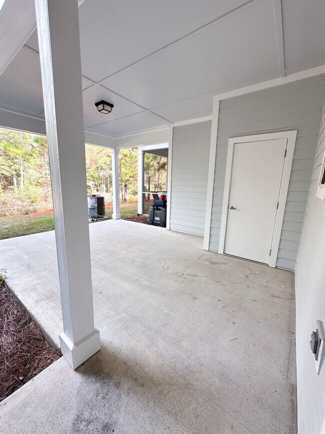 Building Photo - Centrally located townhome in The Verandas
