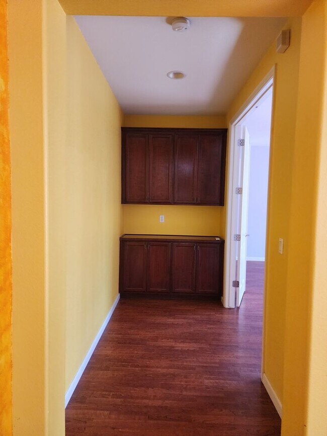 Building Photo - 5 Bedroom 3 Bathroom with 3 car Garage in the Sylvan School District