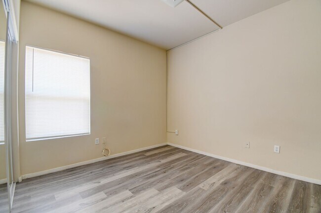 Building Photo - Beautiful Must See Condo!