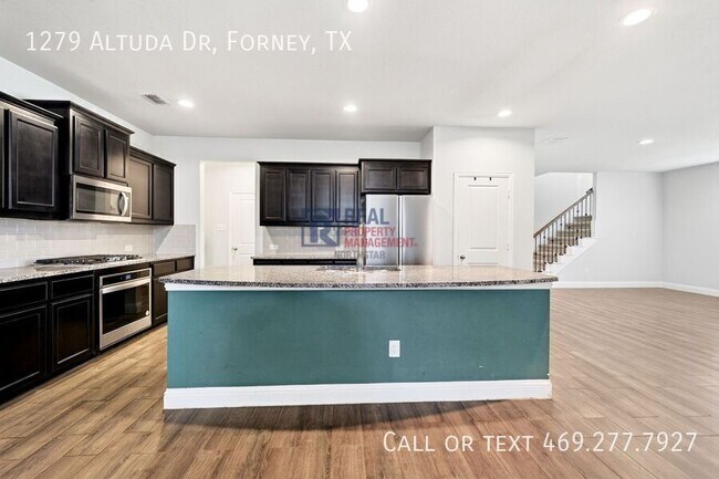 Building Photo - 1279 Altuda Dr
