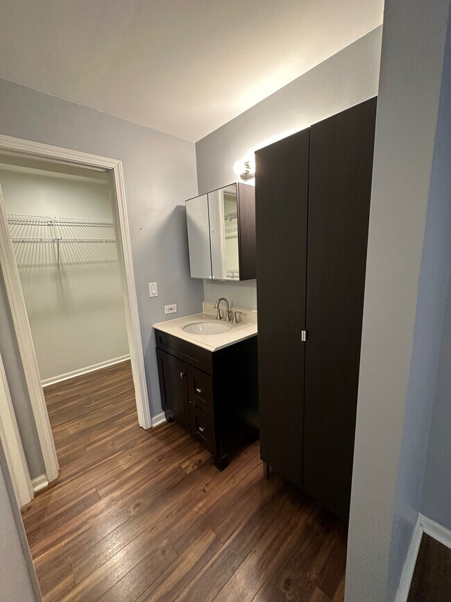 Building Photo - 386 Waterford Ct