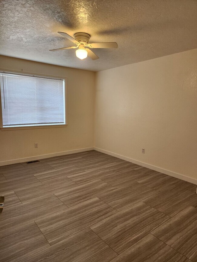 Building Photo - Lake house with Shop on 1/2 acre