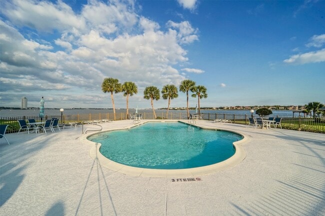 Building Photo - 351 Lakeside Ln