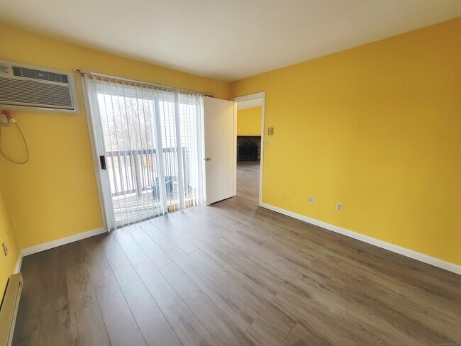 Building Photo - 96 Valley Dr