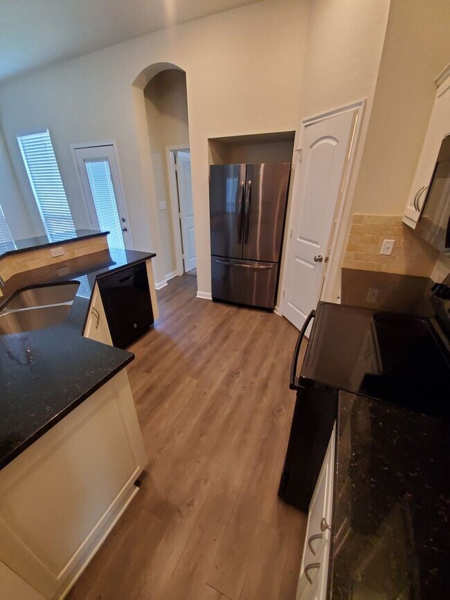 Building Photo - 3/2 Home with Open Floor Plan in Bryan