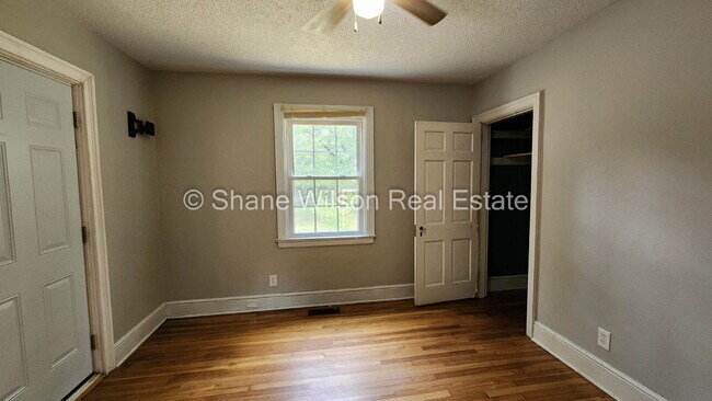 Building Photo - "Charming 4-Bed Chattanooga Home with Hard...