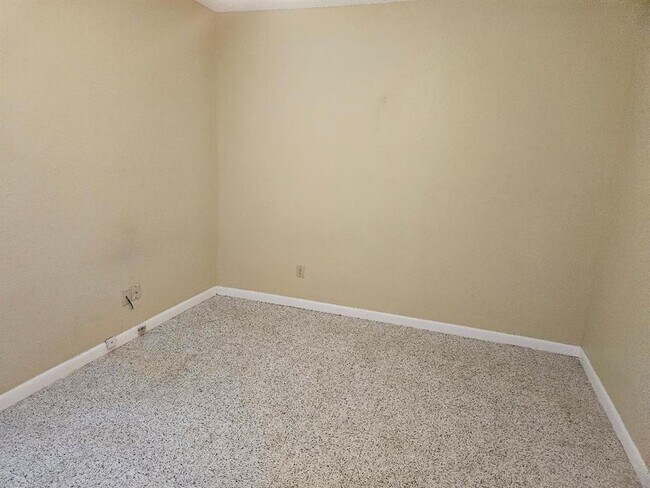 Building Photo - 16 N Ave A