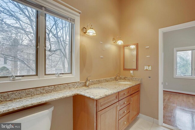 Building Photo - 9801 Clydesdale St