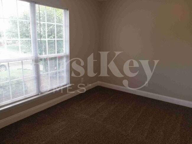Building Photo - 3380 Chadbury Dr NW