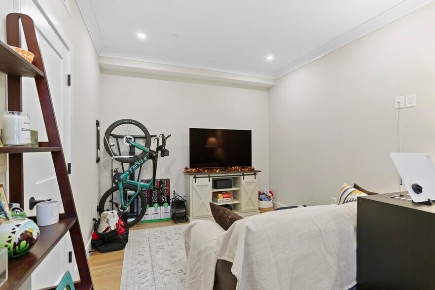 Building Photo - 13 Reedsdale St