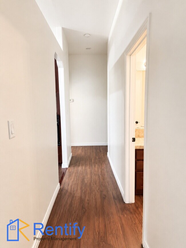 Building Photo - 4 bed, 2.5 bath home in NW Bakersfield - Gardener included