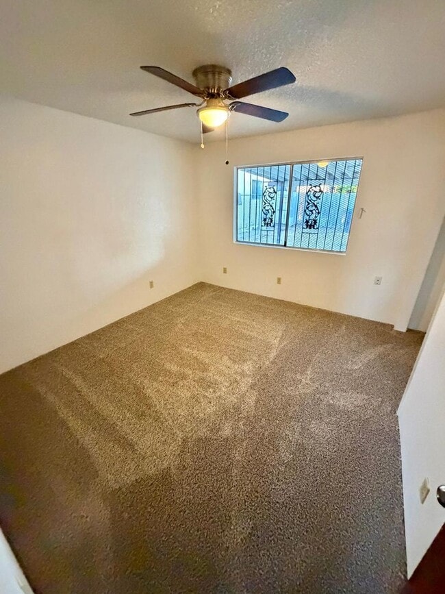 Building Photo - Charming 4 bedrooms single family home in Delano - Schedule your tour now!