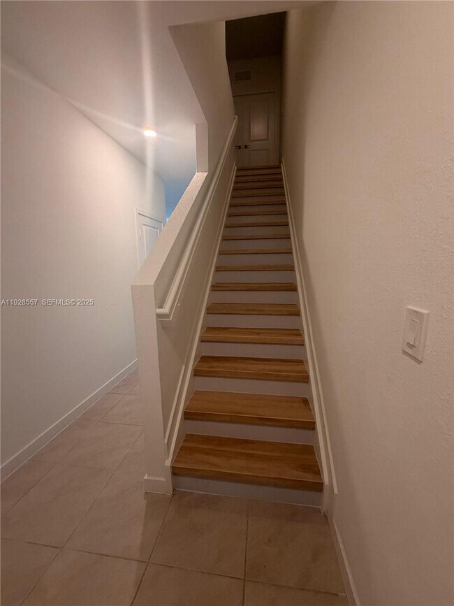 Building Photo - 711 SW 11th St