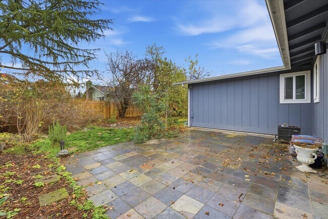 Building Photo - 2500 Alma Dr