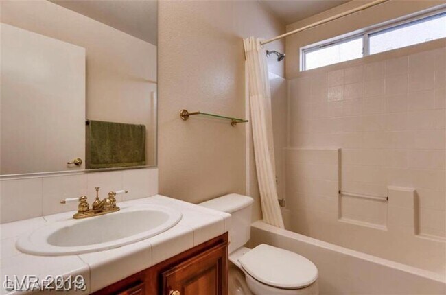 Building Photo - Renovated One Story NW Homes. Laminate Wood and Tile Flooring Throughout