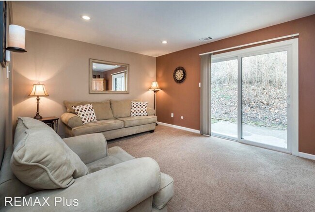 Building Photo - 3 br, 1.5 bath House - 249 Holly Dr.