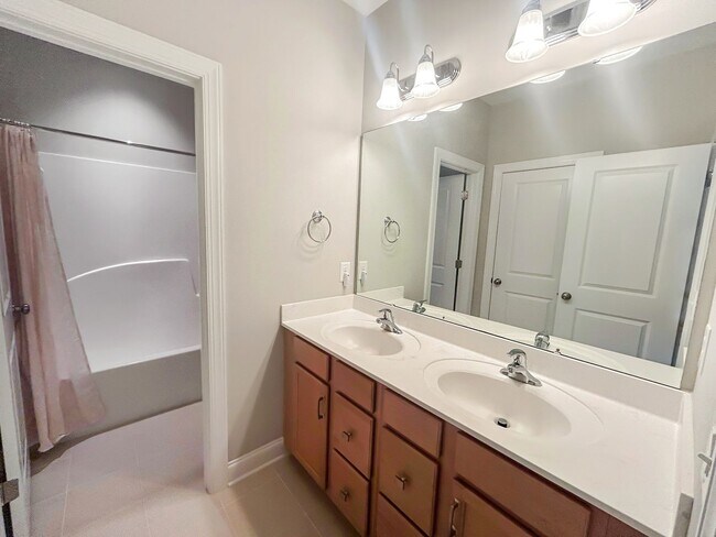 Building Photo - Beautiful 3BD/2.5BA townhome with garage in great Cary community and location!