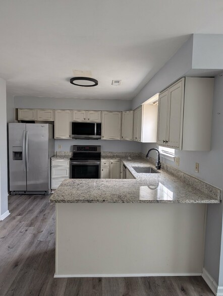 Building Photo - 2444 Rollingview Ct