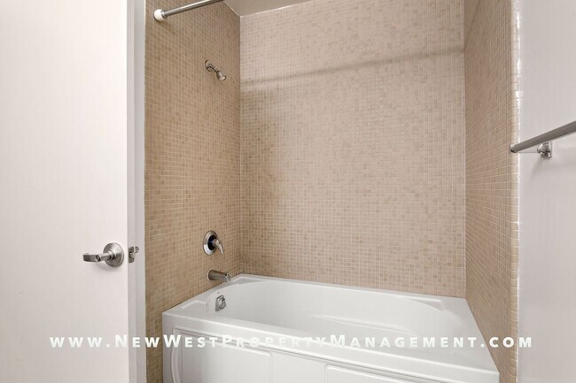 Building Photo - Spacious East Village Penthouse Studio at Metrome! Small Pet Ok! 1 Parking Space Included!