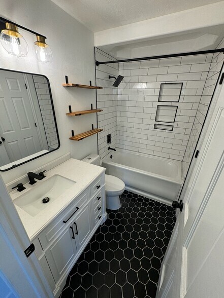 Building Photo - 14190 S Flowerfield Cir