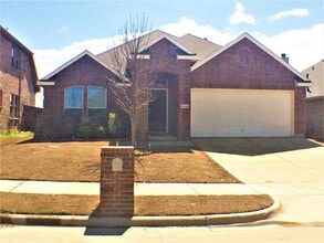 Building Photo - Great 3 Bedroom 2 Bath in Denton!