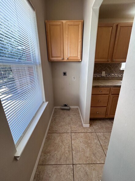 Building Photo - 1104 Canyon Edge Dr
