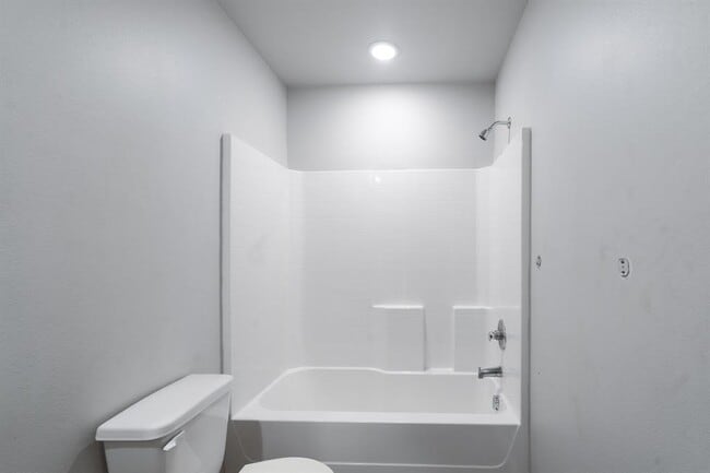 Building Photo - 208 Lowes Blvd