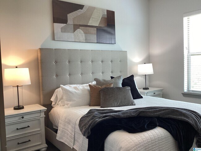 Building Photo - 3560 Grandview Pkwy