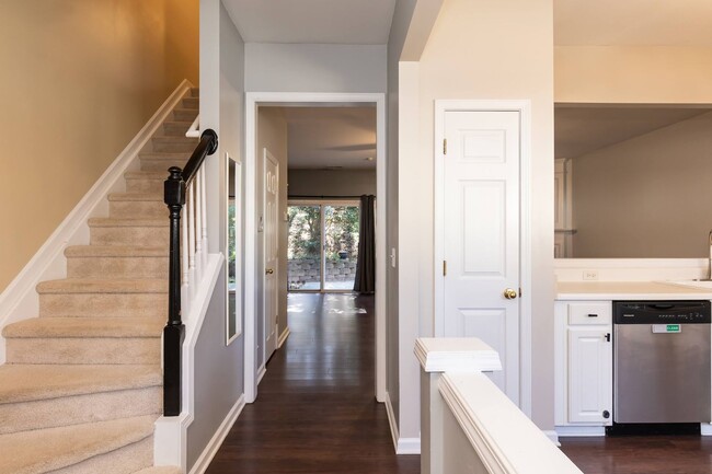 Building Photo - Beautifully Maintained Home!