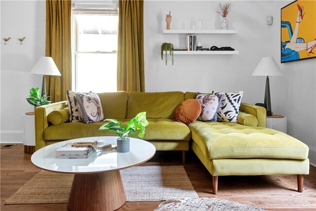 Building Photo - 720 Mollie St SE