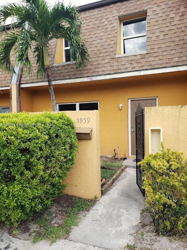 Building Photo - 5959 NW 28th St