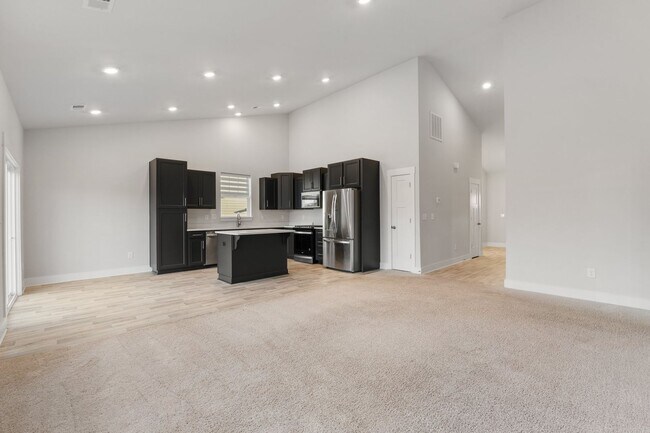 Building Photo - Beautiful 4 Bedroom Home