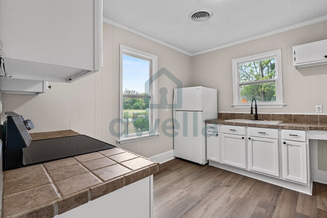 Building Photo - "Charming 3-Bedroom Home in Sumter with 2 ...