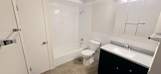 Building Photo - 318 W Naperville Rd