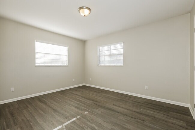 Building Photo - 11213 McMullen Loop