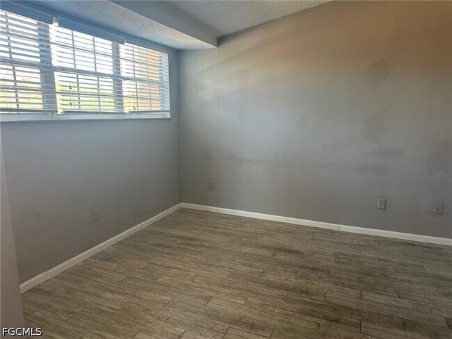 Building Photo - 8659 River Homes Lane