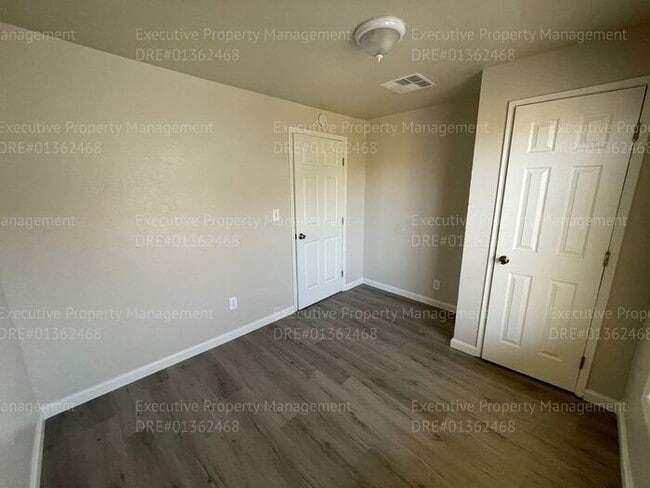 Building Photo - 3 bedroom/ 1 bathroom house located near Airport Dr/ Norris Rd