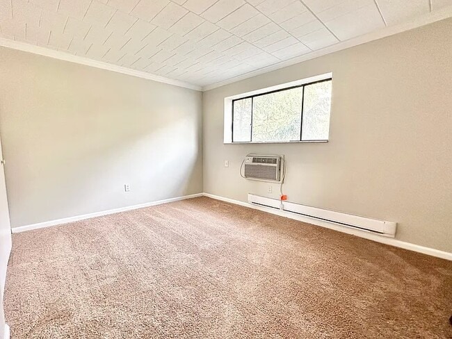 Interior Photo - FIFTH ST-231/233 -- 206