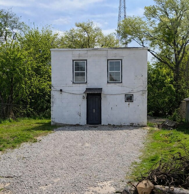 Building Photo - 2737 Stuart Dr