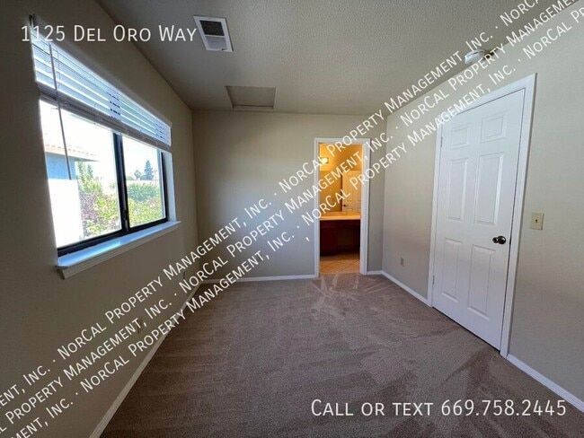 Building Photo - 1125 Del Oro Way